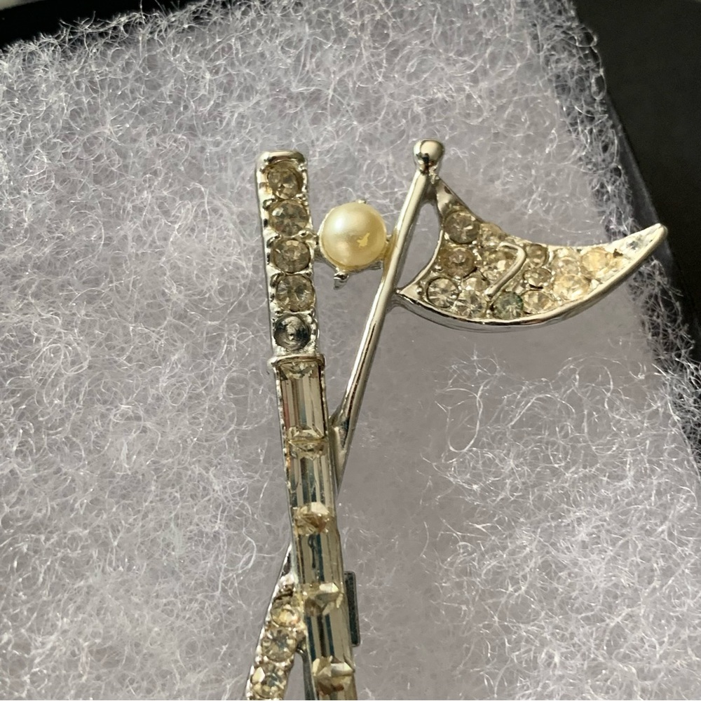 Vintage Rhinestone Golfing Brooch - Picture 2 of 10